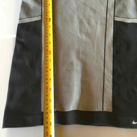 Nike Black and Gray Women's Top - Picture 6 of 7